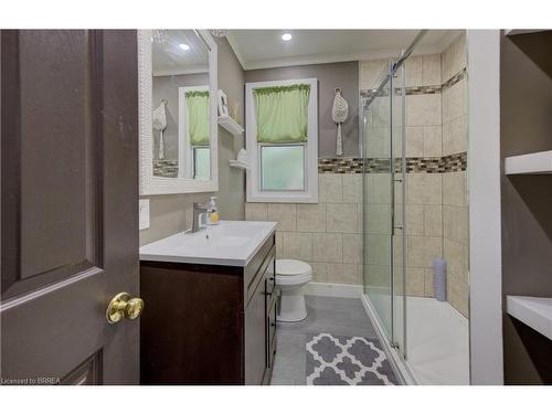 81 Strathcona Avenue, Brantford, ON - Indoor Photo Showing Bathroom
