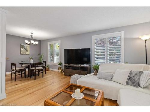 34 Sympatica Crescent, Brantford, ON - Indoor Photo Showing Living Room