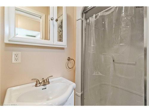34 Sympatica Crescent, Brantford, ON - Indoor Photo Showing Bathroom
