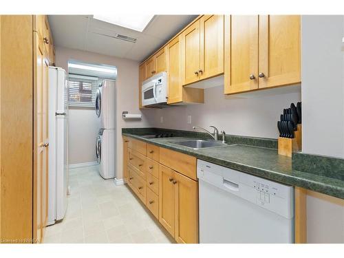 34 Sympatica Crescent, Brantford, ON - Indoor Photo Showing Kitchen