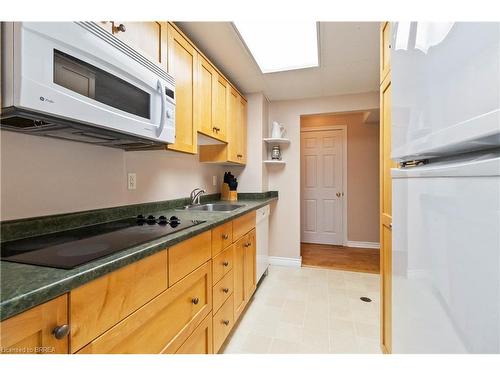 34 Sympatica Crescent, Brantford, ON - Indoor Photo Showing Kitchen