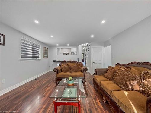 701 Upper Paradise Road, Hamilton, ON - Indoor Photo Showing Living Room