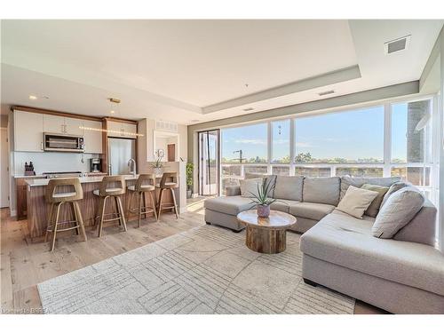 404-34 Norman Street, Brantford, ON - Indoor Photo Showing Living Room