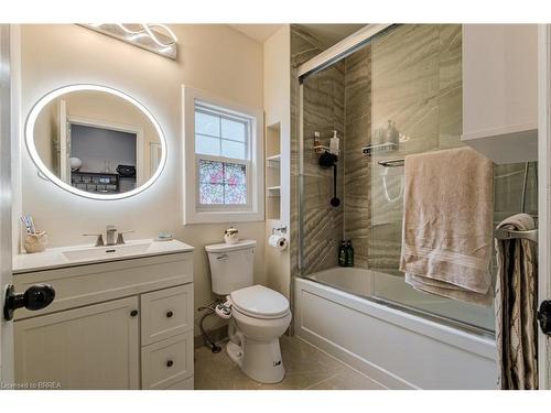 2104 Governors Road, Hamilton, ON - Indoor Photo Showing Bathroom