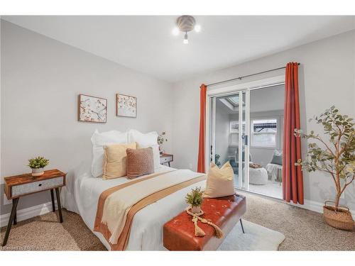 52 Charing Cross Street, Brantford, ON - Indoor Photo Showing Bedroom