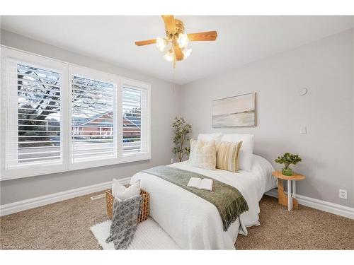 52 Charing Cross Street, Brantford, ON - Indoor Photo Showing Bedroom
