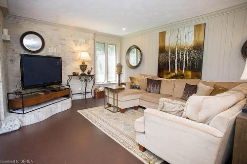 92 Highland Drive, Brantford, ON - Indoor Photo Showing Living Room