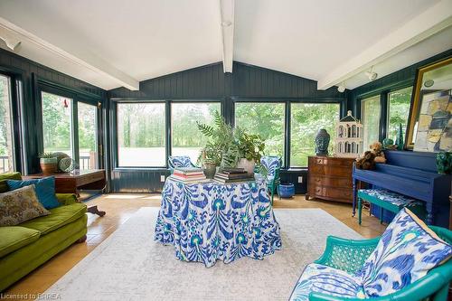 92 Highland Drive, Brantford, ON - Indoor Photo Showing Living Room