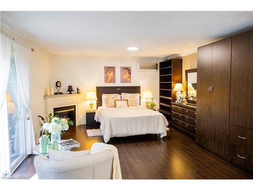 18 Old Farm Road, Brantford, ON - Indoor Photo Showing Bedroom