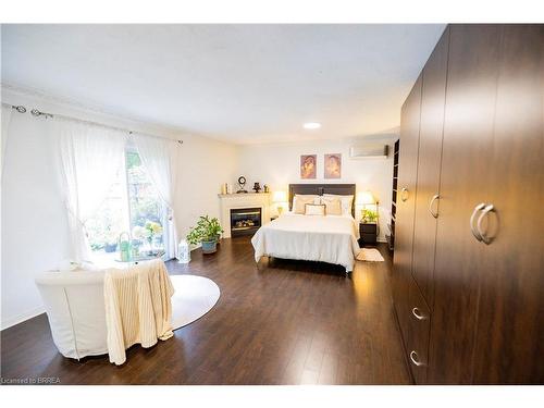 18 Old Farm Road, Brantford, ON - Indoor Photo Showing Bedroom