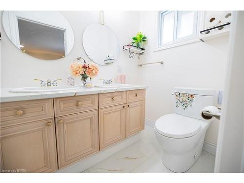 18 Old Farm Road, Brantford, ON - Indoor Photo Showing Bathroom