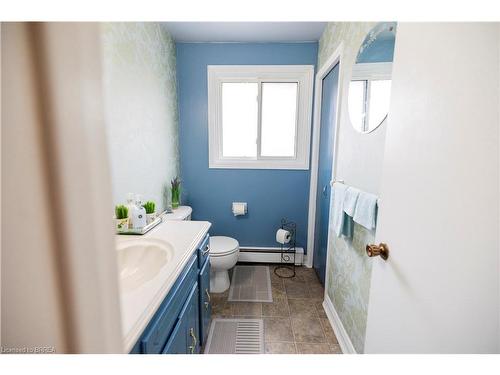 18 Old Farm Road, Brantford, ON - Indoor Photo Showing Bathroom