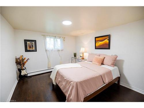 18 Old Farm Road, Brantford, ON - Indoor Photo Showing Bedroom