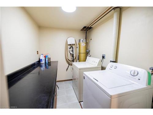 18 Old Farm Road, Brantford, ON - Indoor Photo Showing Laundry Room