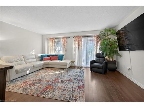 96-20 Mcconkey Crescent, Brantford, ON - Indoor Photo Showing Living Room