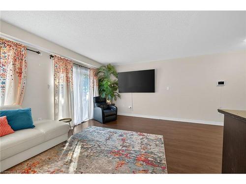 96-20 Mcconkey Crescent, Brantford, ON - Indoor Photo Showing Living Room