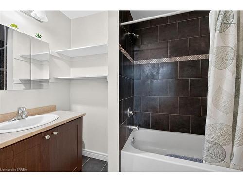 96-20 Mcconkey Crescent, Brantford, ON - Indoor Photo Showing Bathroom