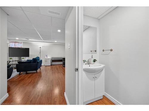 96-20 Mcconkey Crescent, Brantford, ON - Indoor Photo Showing Bathroom