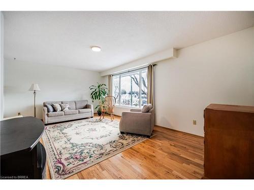 133 Burwell Street, Brantford, ON - Indoor Photo Showing Living Room