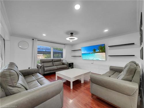 12 Shantz Avenue, Brantford, ON - Indoor Photo Showing Living Room