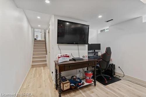 10 Stymie Boulevard, Brantford, ON - Indoor