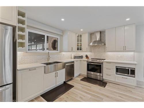 10 Stymie Boulevard, Brantford, ON - Indoor Photo Showing Kitchen With Double Sink With Upgraded Kitchen