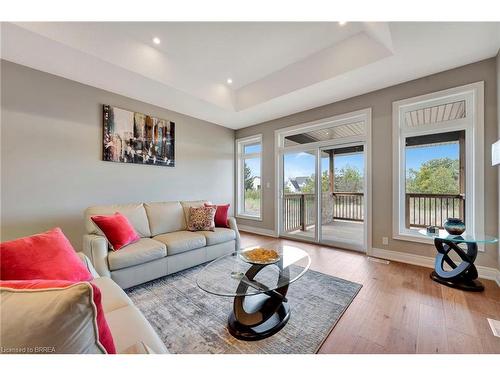 105 Craddock Boulevard, Jarvis, ON - Indoor Photo Showing Living Room