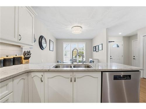 31-53 Heron'S Landing, Woodstock, ON - Indoor Photo Showing Kitchen With Double Sink