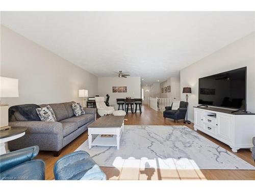 31-53 Heron'S Landing, Woodstock, ON - Indoor Photo Showing Living Room