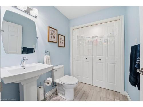 31-53 Heron'S Landing, Woodstock, ON - Indoor Photo Showing Bathroom