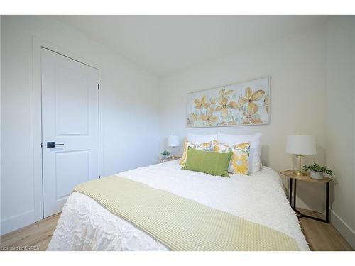 37 Rowanwood Avenue, Brantford, ON - Indoor Photo Showing Bedroom