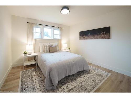 37 Rowanwood Avenue, Brantford, ON - Indoor Photo Showing Bedroom