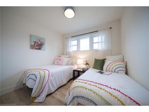 37 Rowanwood Avenue, Brantford, ON - Indoor Photo Showing Bedroom