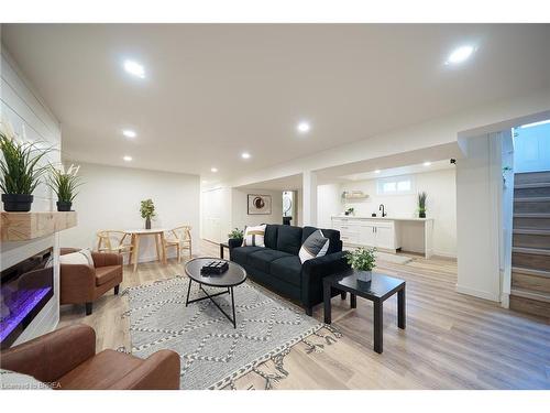 37 Rowanwood Avenue, Brantford, ON - Indoor Photo Showing Living Room