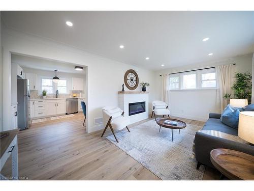 37 Rowanwood Avenue, Brantford, ON - Indoor Photo Showing Living Room With Fireplace