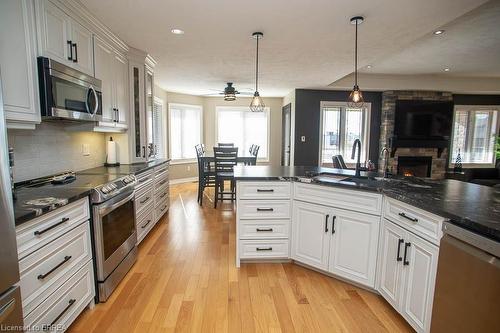 9 Davey Court, Jarvis, ON - Indoor Photo Showing Kitchen With Upgraded Kitchen