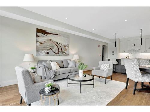 204-7 Grand River Street N, Paris, ON - Indoor Photo Showing Living Room