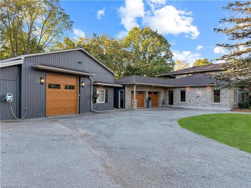 360 Robinson Road, Brantford, ON - Outdoor