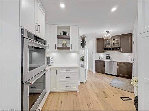 360 Robinson Road, Brantford, ON - Indoor Photo Showing Kitchen With Upgraded Kitchen