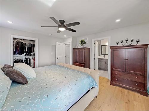 360 Robinson Road, Brantford, ON - Indoor Photo Showing Bedroom