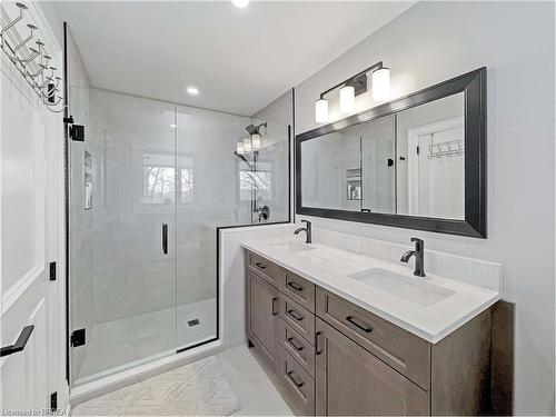 360 Robinson Road, Brantford, ON - Indoor Photo Showing Bathroom