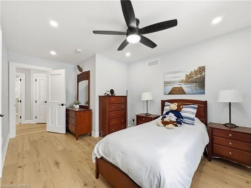 360 Robinson Road, Brantford, ON - Indoor Photo Showing Bedroom
