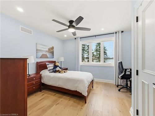 360 Robinson Road, Brantford, ON - Indoor Photo Showing Bedroom