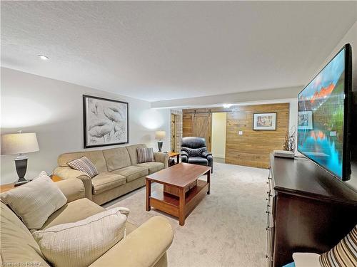360 Robinson Road, Brantford, ON - Indoor Photo Showing Living Room