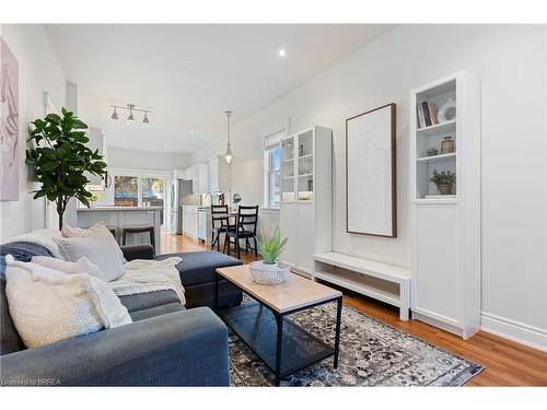 14 Spring Street, Brantford, ON - Indoor Photo Showing Living Room