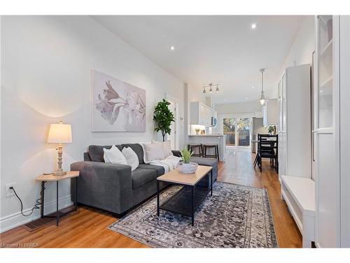 14 Spring Street, Brantford, ON - Indoor Photo Showing Living Room