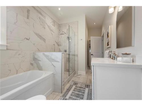 14 Spring Street, Brantford, ON - Indoor Photo Showing Bathroom