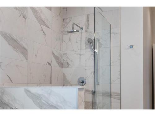 14 Spring Street, Brantford, ON - Indoor Photo Showing Bathroom