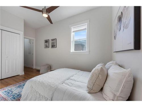 14 Spring Street, Brantford, ON - Indoor Photo Showing Bedroom