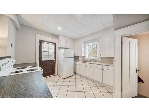 47 Grey Street, Brantford, ON - Indoor Photo Showing Kitchen